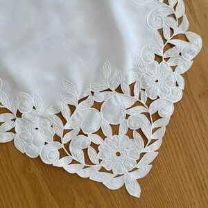 TABLE RUNNER